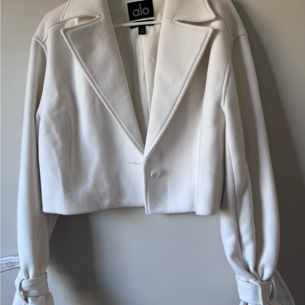 ALO Yoga Women's Cream Cropped Blazer